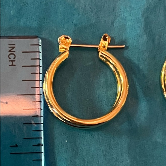 Vintage shiny gold tone double loop earrings - Picture 2 of 4